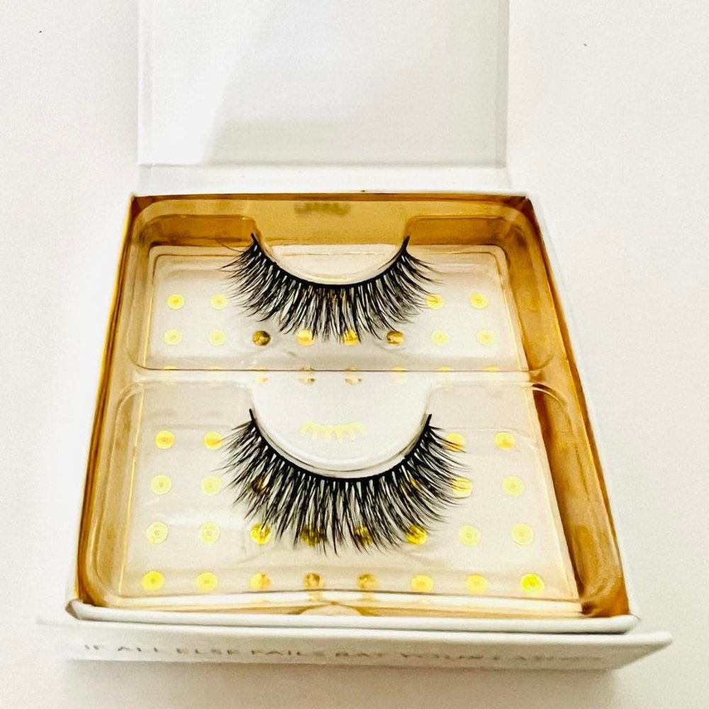 NIB- Battington Monroe 3D Silk Lashes
